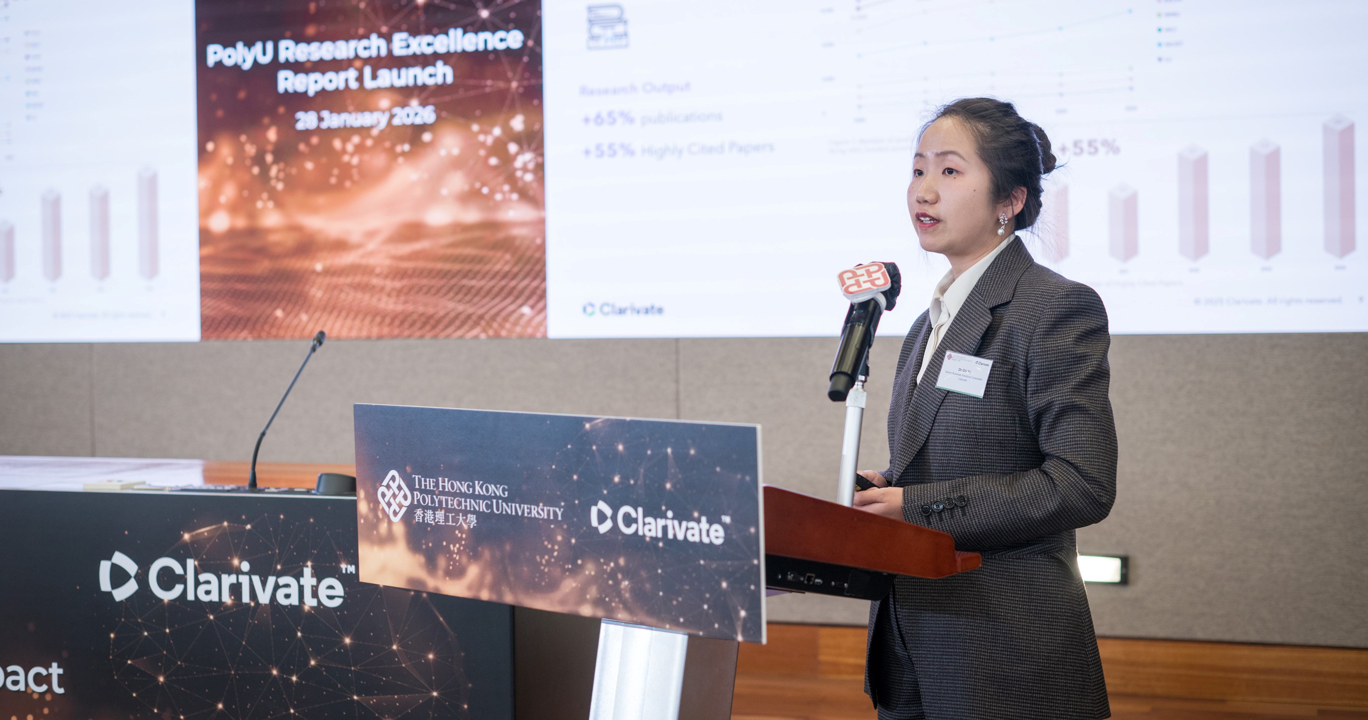 科睿唯安高级业务解决方案顾问古雨博士阐述《理大科研卓越报告》的主要发现，特别指出理大于2024年在香港教资会资助大学中录得最高研究论文发表量的成就。