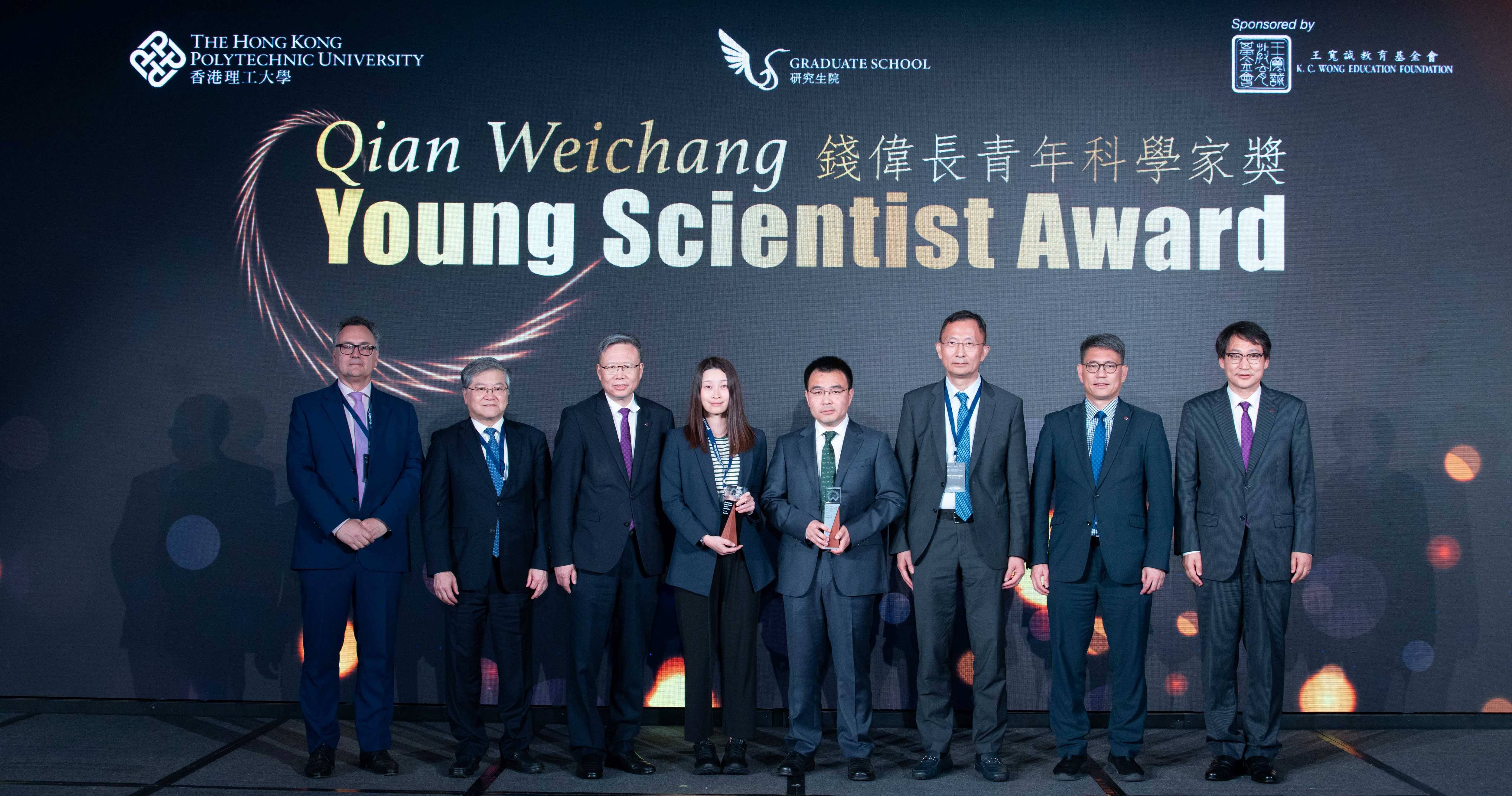 钱伟长青年科学家奖得奖者美国史丹福大学助理教授赵芮可教授 (左四) 及北京大学副教授宋柏教授（右四）与George Malliaras教授 (左一)、田之楠教授 (左二)、滕锦光教授（左三）、高华健教授（右三）、赵汝恒教授 (右二) 及王钻开教授 (右一) 合照。