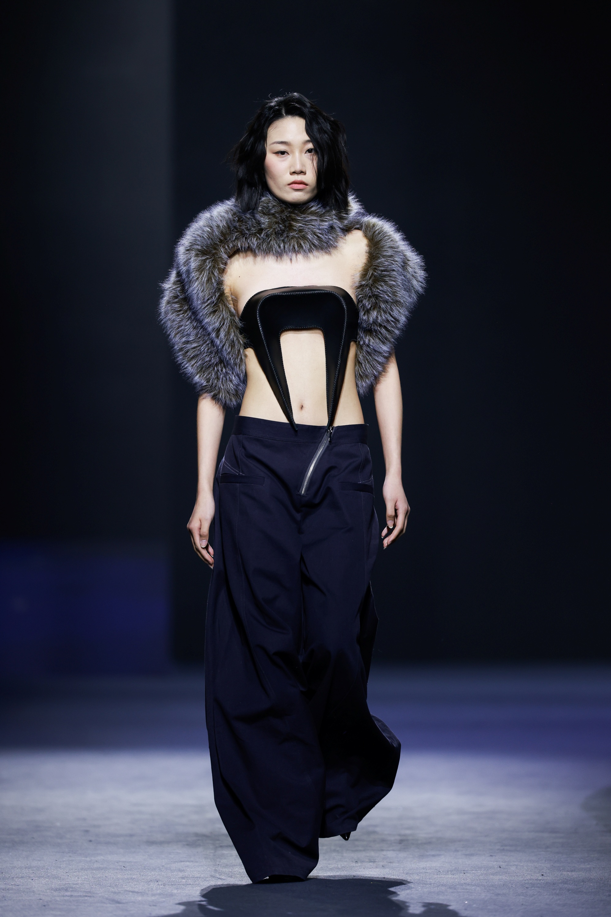 Mio WANG Jiayu’s womenswear collection, titled “Hysteric Echoes”, explored internal mental escapism and the sense that inner worlds can feel more real than outer ones. Blending fantasy with reality, the collection paired exaggerated silhouettes and sculptural forms with casual, everyday pieces.