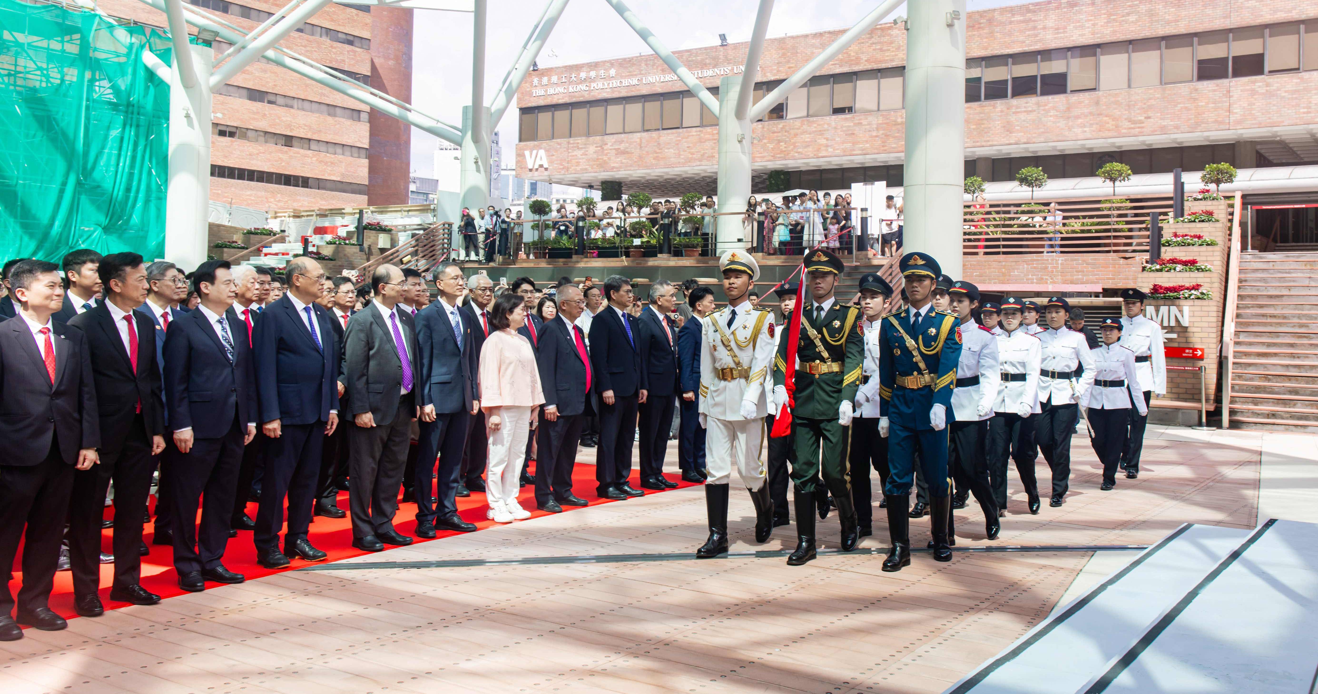 The flag-raising ceremony was jointly conducted by the Chinese People’s Liberation Army Hong Kong Garrison and the PolyU Student Flag-Raising Team.