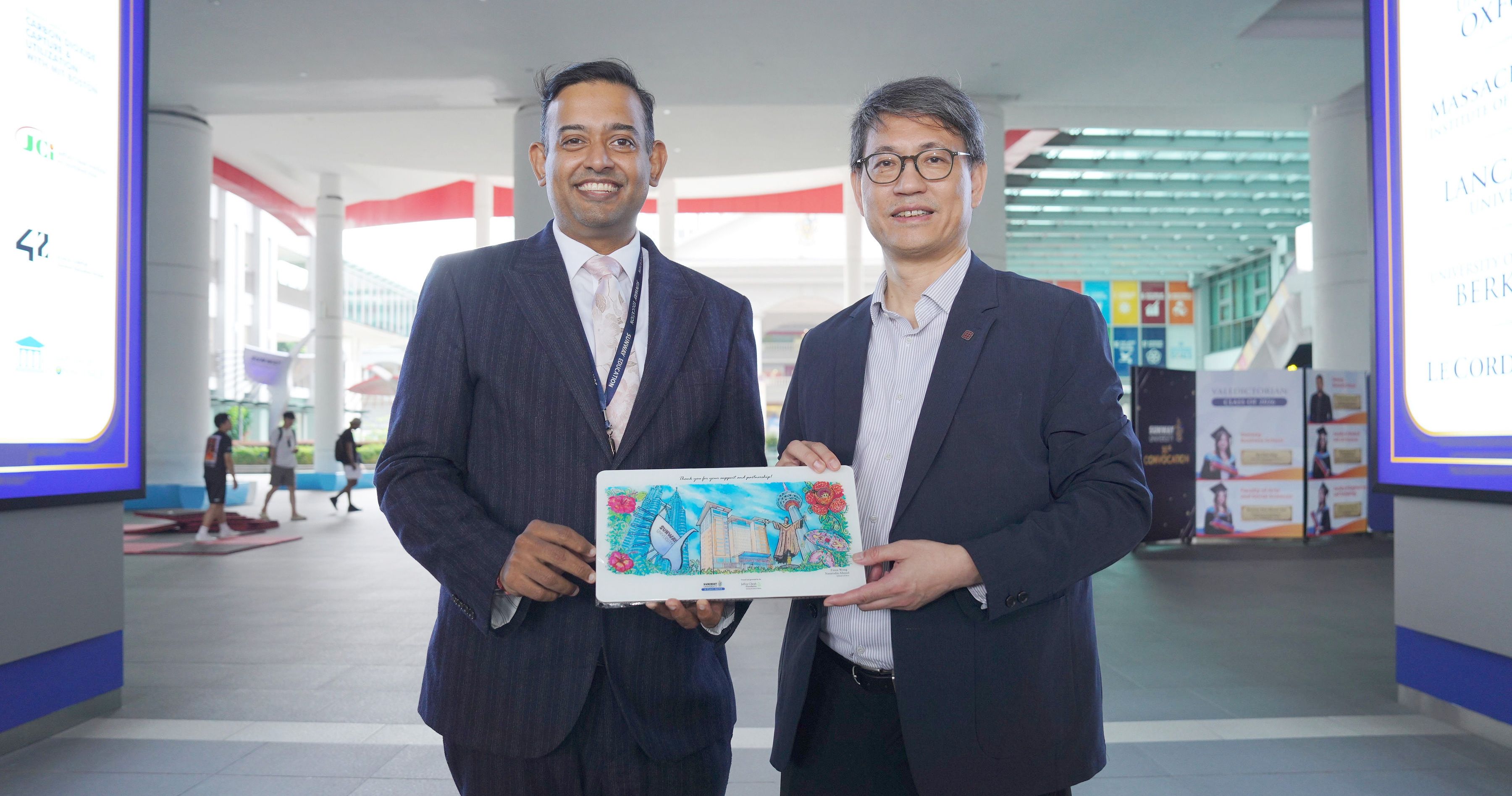 Prof. Christopher Chao (right) accepted a souvenir from Prof. Abhi Veerakumarasivam, Provost of Sunway University (left), Malaysia.