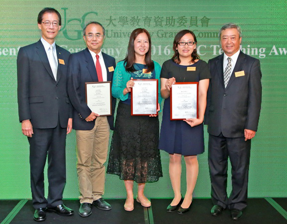 CB002_3_956x1080_Teaching Award_Grace