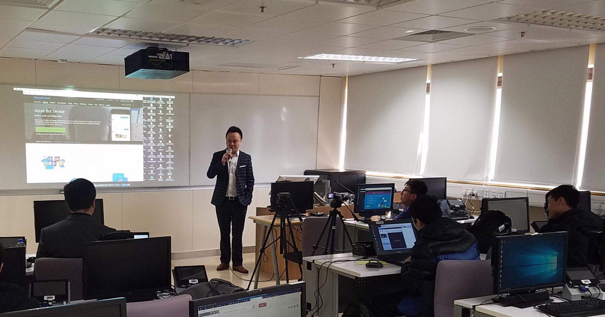 2000x1050_News_ws chatbot 1