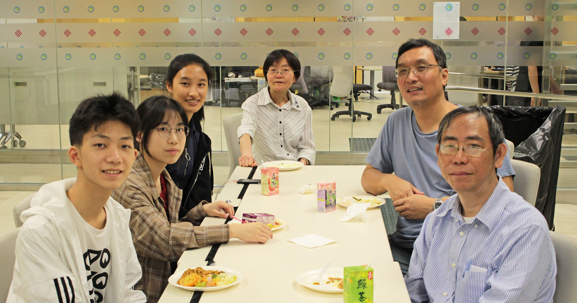 2000x1050_News_lunch 2