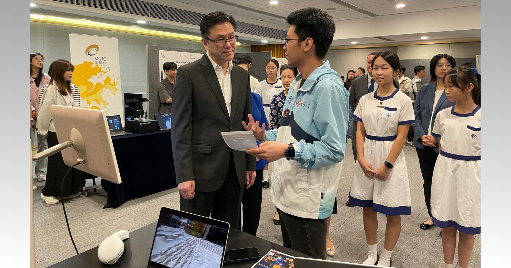 Presenting MemoSpace to Prof. SUN Dong, JP, Secretary for Innovation, Technology and Industry of the HKSAR Government, at the Diocesan Girls’ School AI Technology Exhibition.