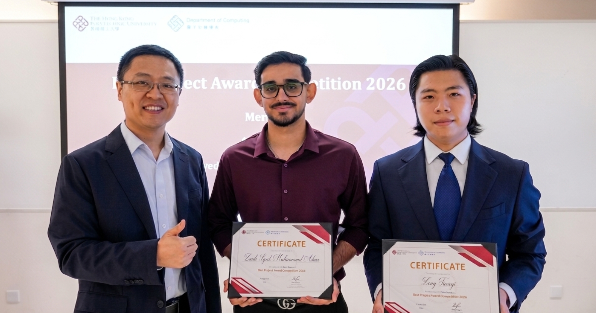 Prof. Yuanqing ZHENG (Left), COMP Associate Professor, presented the Merit Awards to ZAIDI Syed Muhammad Askar Hussain (Centre) and ZENG Tianyi (Right).