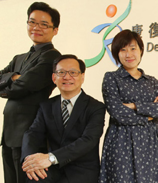 Prof. David Man Wai-kwong (middle) and his research team members