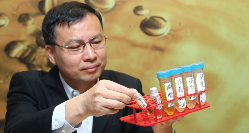 姚鍾平博士研發出一種快速鑒別食用油和篩查地溝油的新技術。