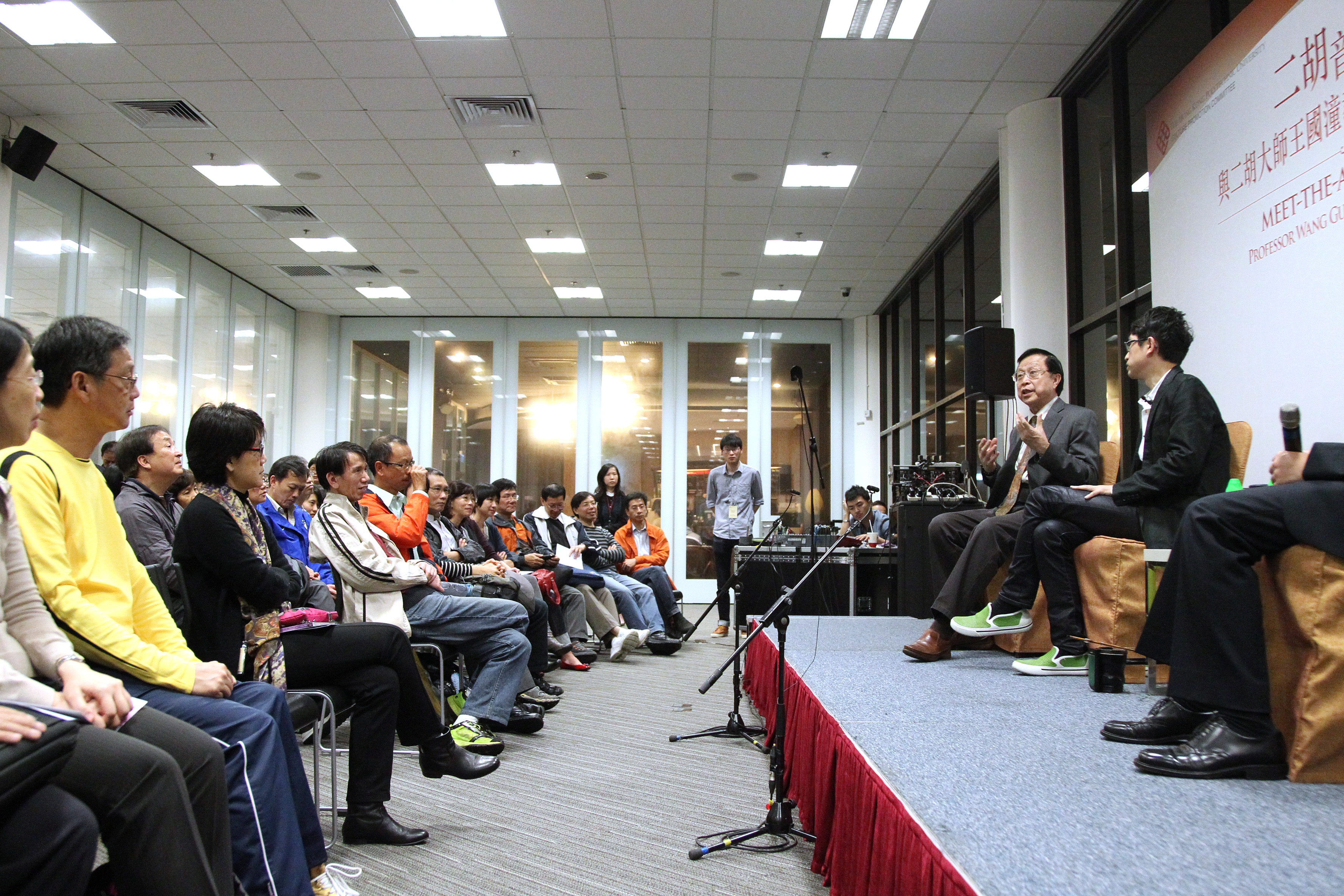 20121130Professor Wang Guotong and Mr Ray Wong  MeettheArtist Session P21