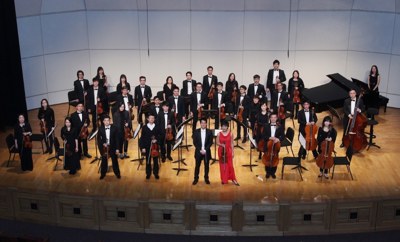 group photo1 800x484