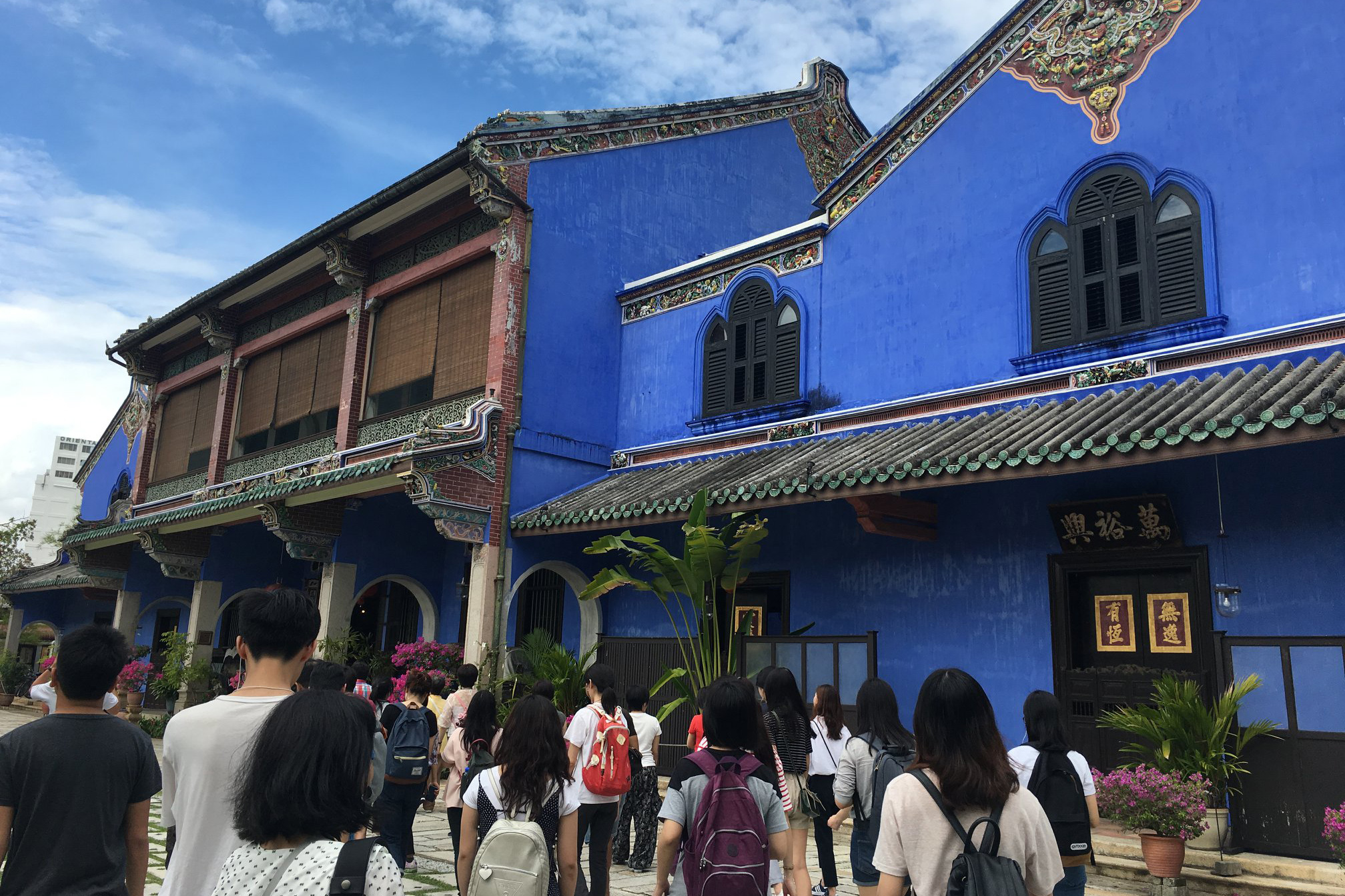 27503906_1963466297015618_3068253193733831739_o_cover