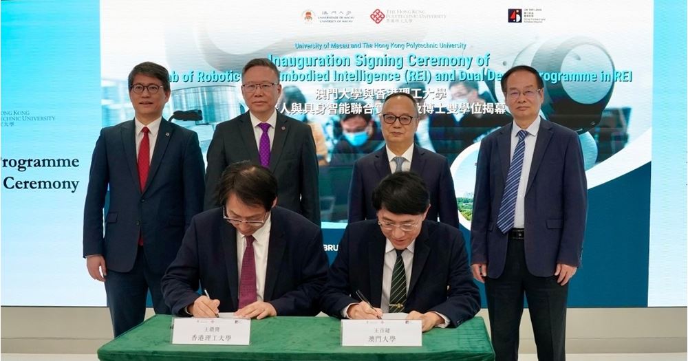 Witnessed by Prof. Jin-Guang Teng, PolyU President (back row, 2nd from left), Prof. Yonghua Song, UM Rector (back row, 2nd from right), Prof. Christopher Chao, PolyU Senior Vice President (Research and Innovation) (back row, 1st from left), and Prof. Wei Ge, UM Vice Rector (Research), (back from, 1st from right), the agreement for dual PhD degree programme was signed by Prof. Zuankai Wang, PolyU Associate Vice President (Research) and Dean of Graduate School (front row, left), and Prof. Pak Kin Wong, Dean of UM Graduate School (front row, right).