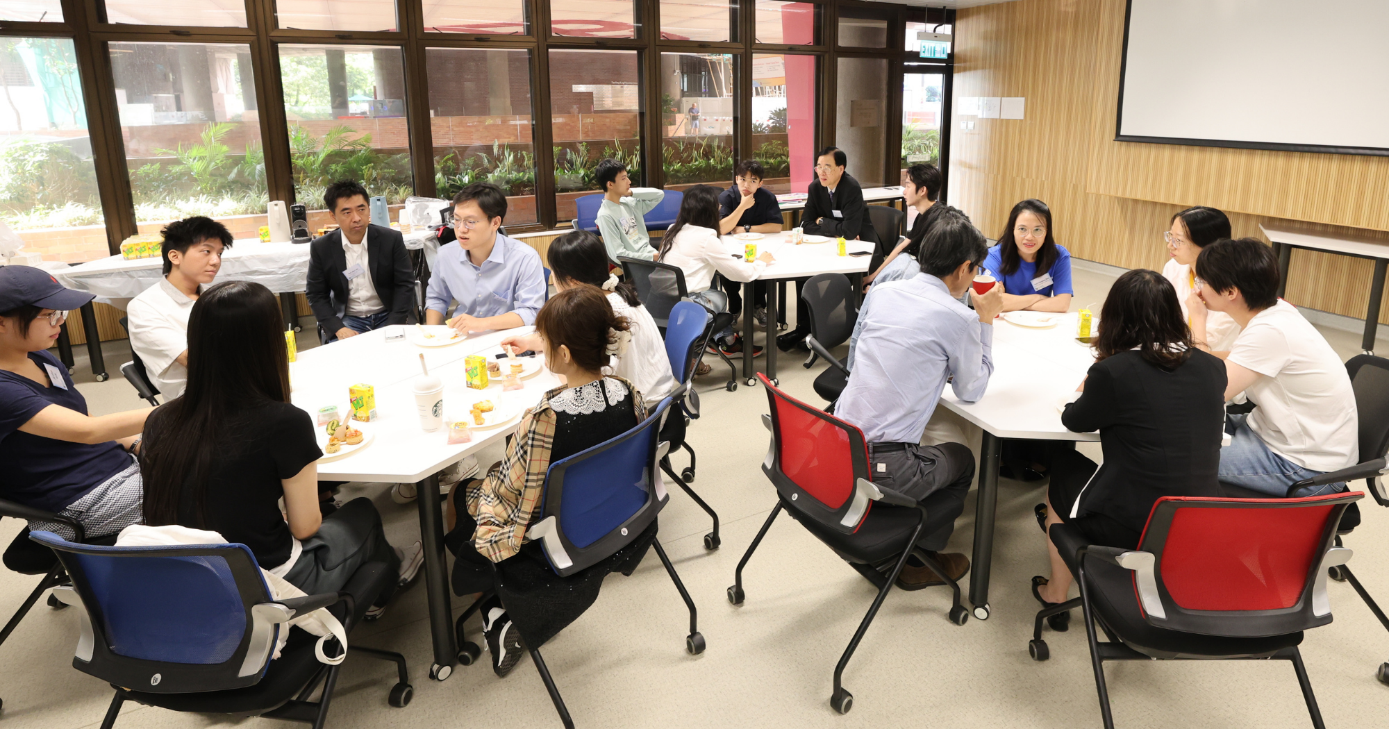 New BDSIS students interact with faculty members, staff and fellow classmates during the mingling session.