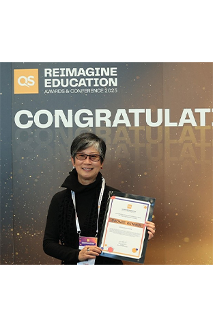 Dr Kitty Chan (SN) and team