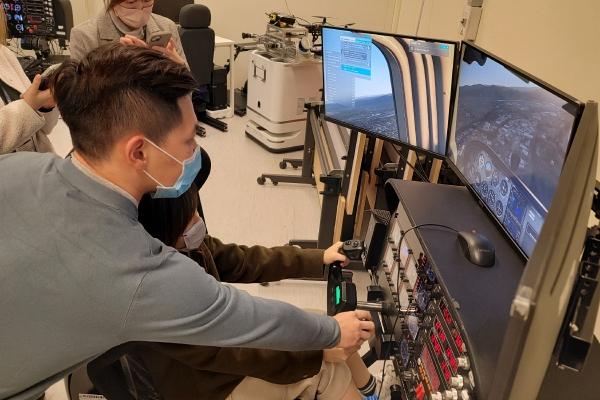 On-site demonstration Flight simulator_37