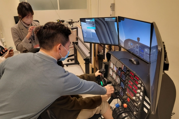 On-site demonstration Flight simulator_38