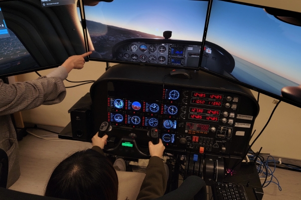 On-site demonstration Flight simulator_39