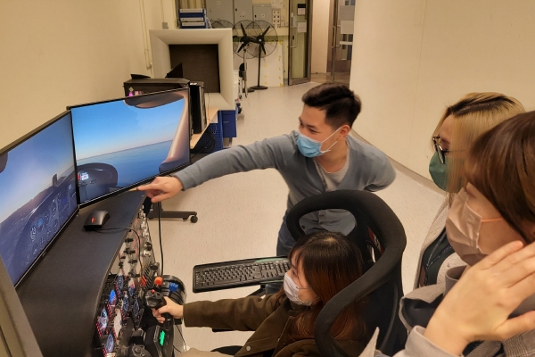 On-site demonstration Flight simulator_40