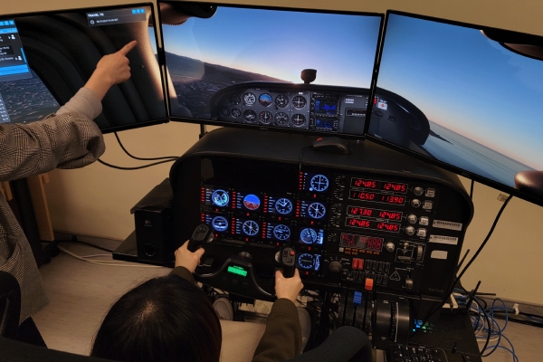 On-site demonstration Flight simulator_40