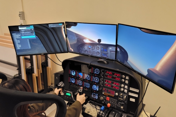 On-site demonstration Flight simulator_41