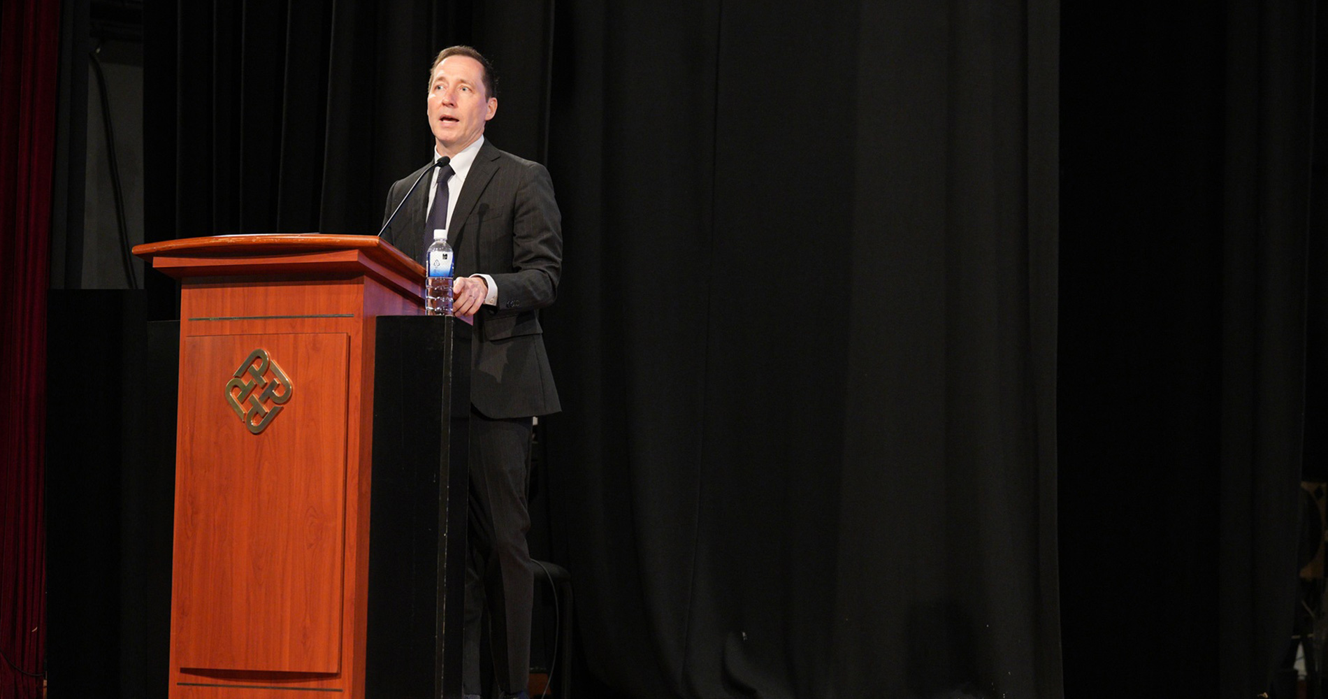 Prof_Glenn_Stockwell_delivers_his_plenary