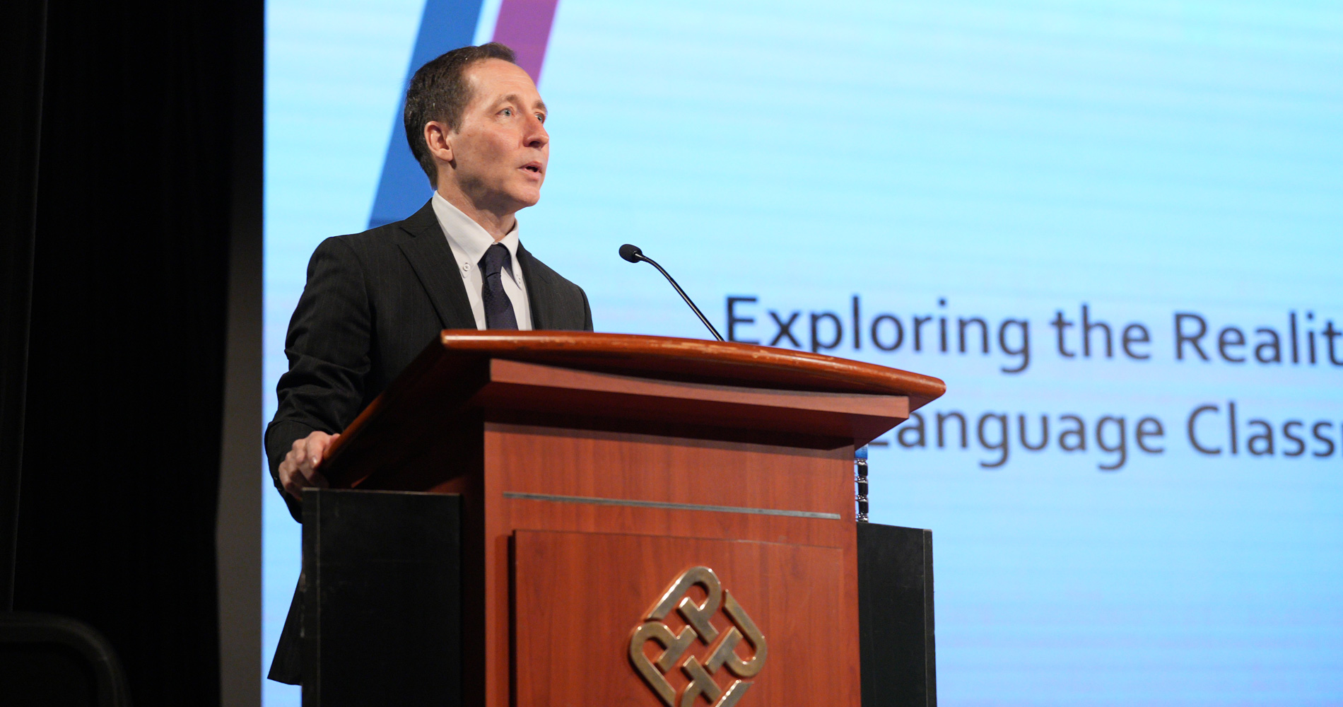 Prof_Glenn_Stockwell_gives_the_first_plenary