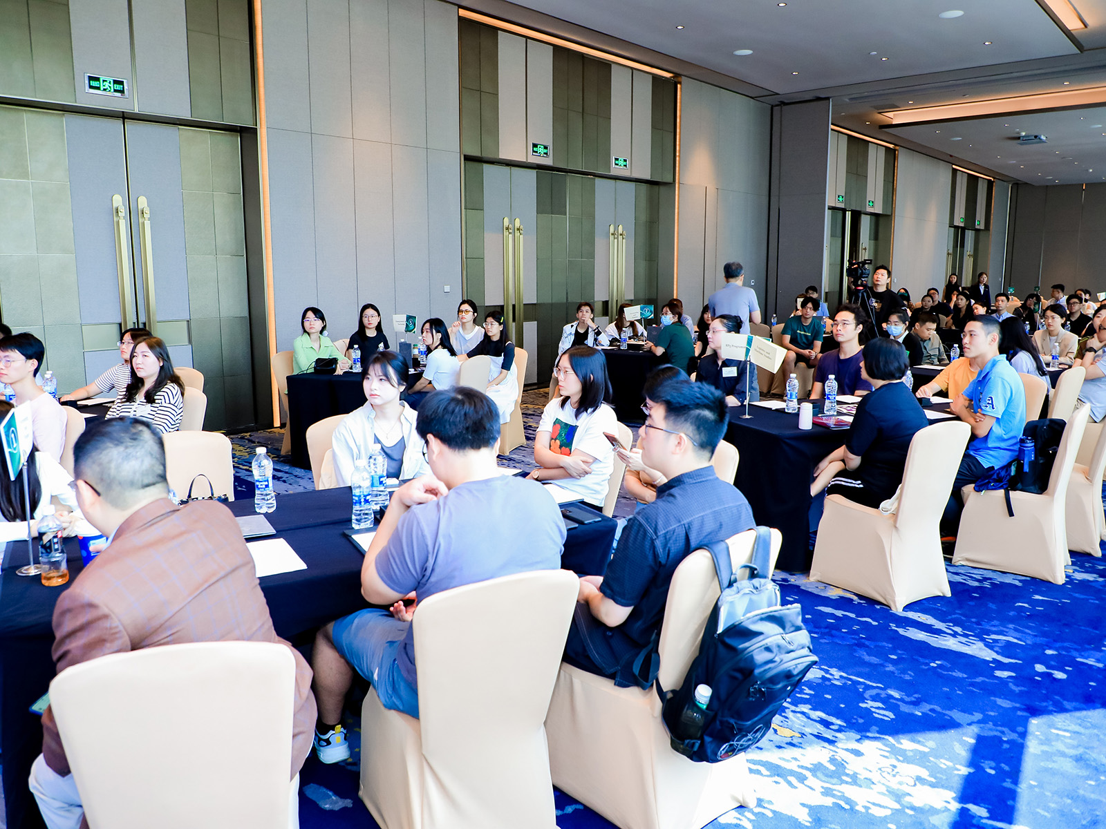 11015517_a4665729348_plx