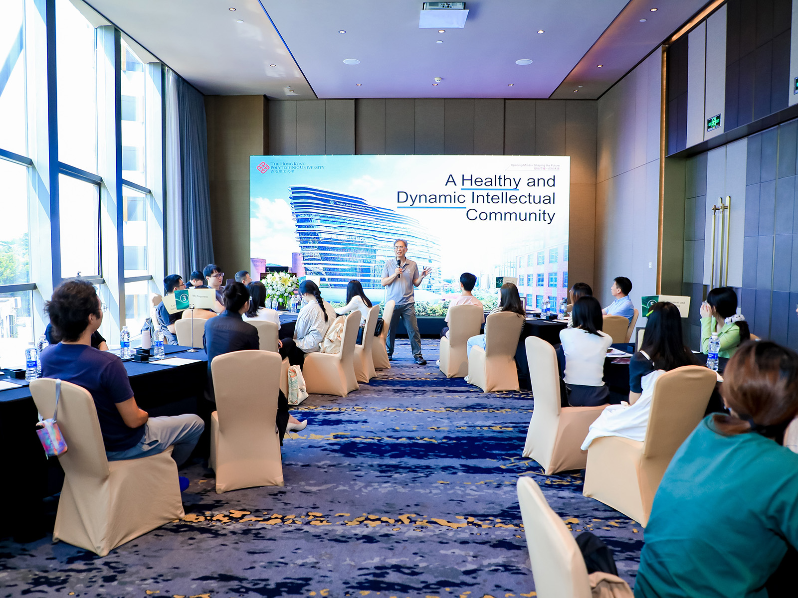 11218661_a4665729348_plx