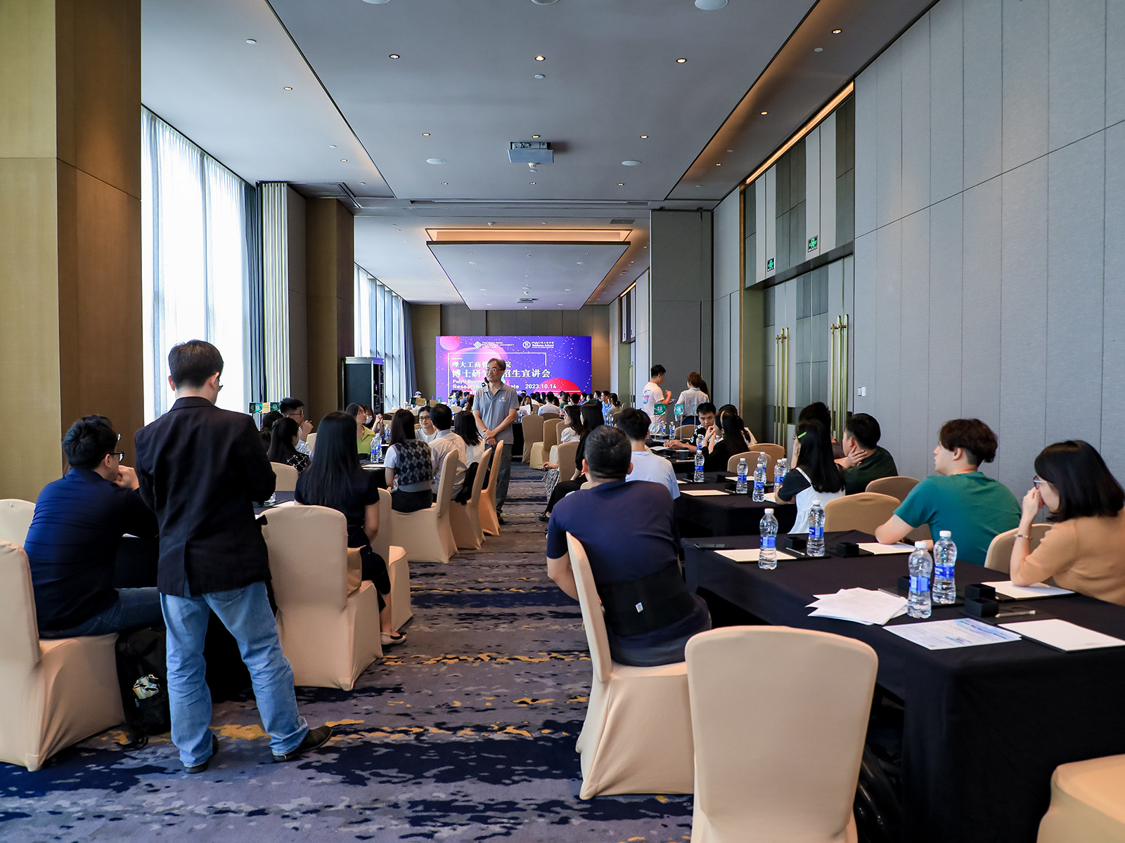 12728193_a4665729348_plx