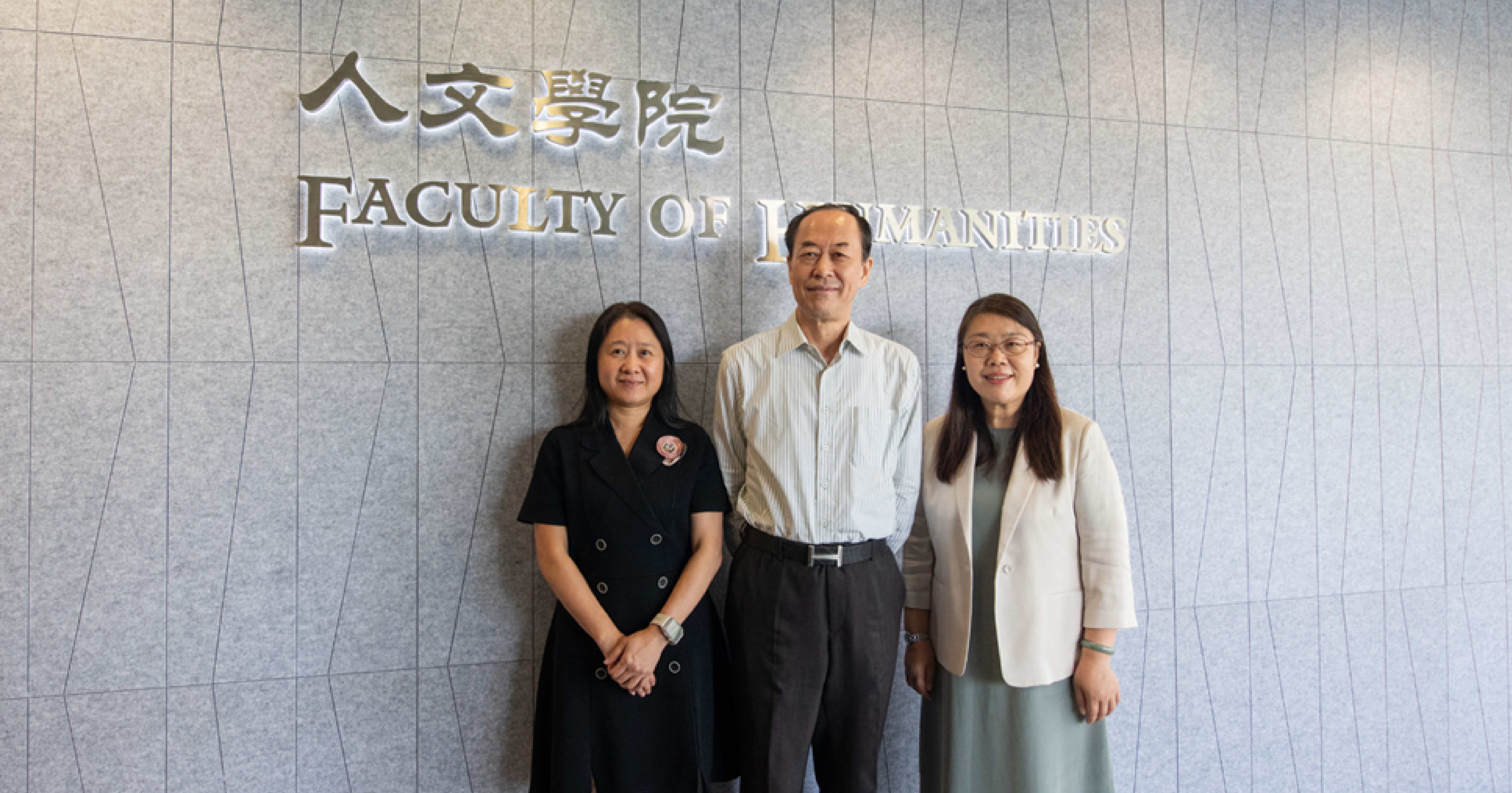 (From left) Prof. SIOK Wai Ting, Head of the Department of Language Science and Technology at PolyU; Prof. HU Guangwei, Interim Dean of the Faculty of Humanities at PolyU; and Prof. Sun Yu, Dean of the School of Foreign Studies at NWPU.