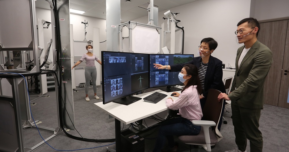 Dr Kit-lun Yick and her team utilise the “4D Body Scanning Lab” to capture the dynamic movement data, facilitating ergonomic design of functional apparels and wearables.