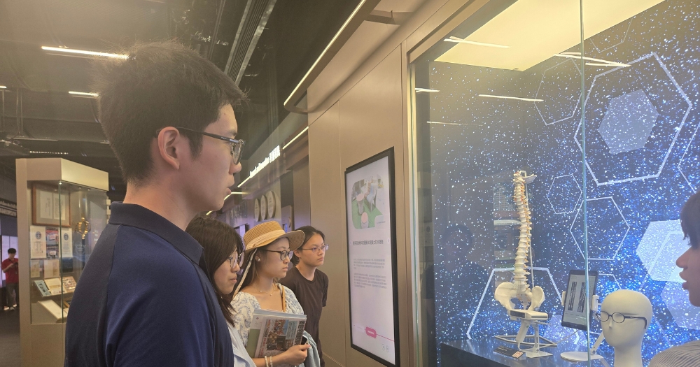 FSN hosts delegation from SHUTCM for academic exchange and hands-on research.
