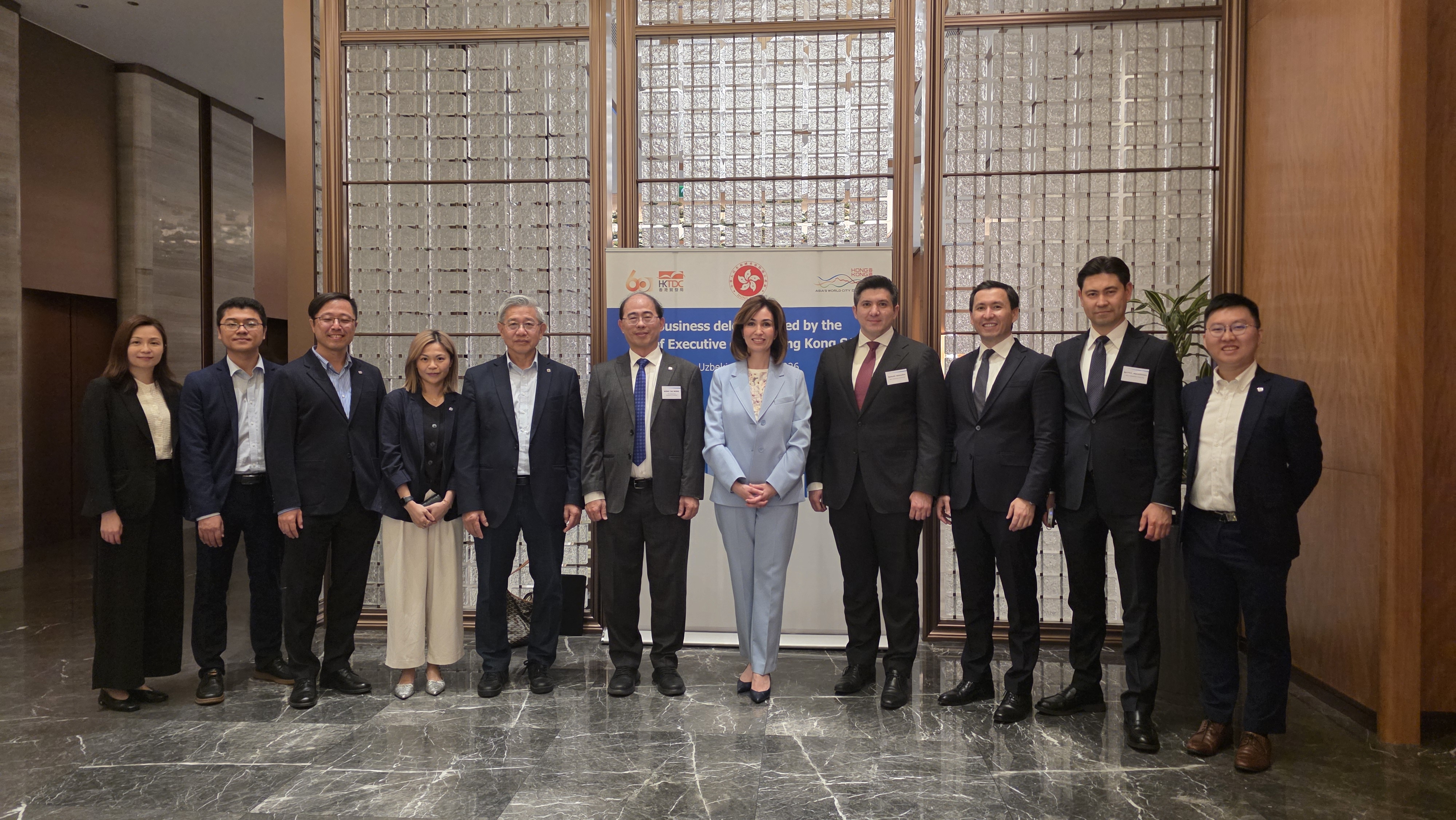 The delegation met with Dr Gulnoza Ismailova, Executive Director of the “El-Yurt Umidi” Foundation (5th from right), and Dr Bahodir Ahmedov Bobomurodovich, Rector of NewUU (4th from right), at a business networking event hosted by the HKSAR government in Tashkent, Uzbekistan.