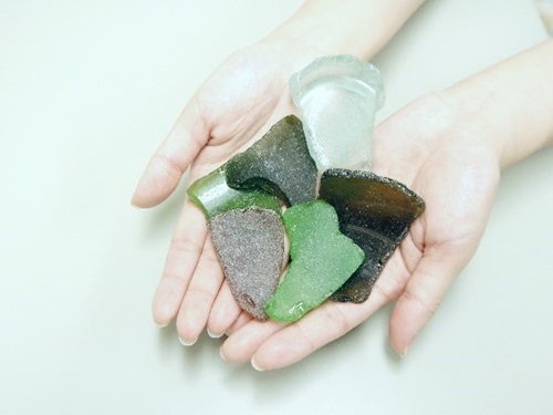 Sea glass in different shapes and colours