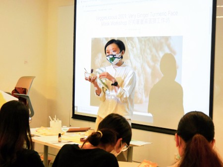 Workshops on DIY turmeric face mask