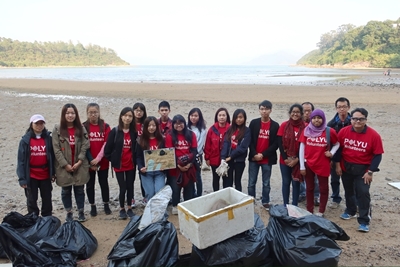 PolyU Volunteers cleaned up Starfish Bay