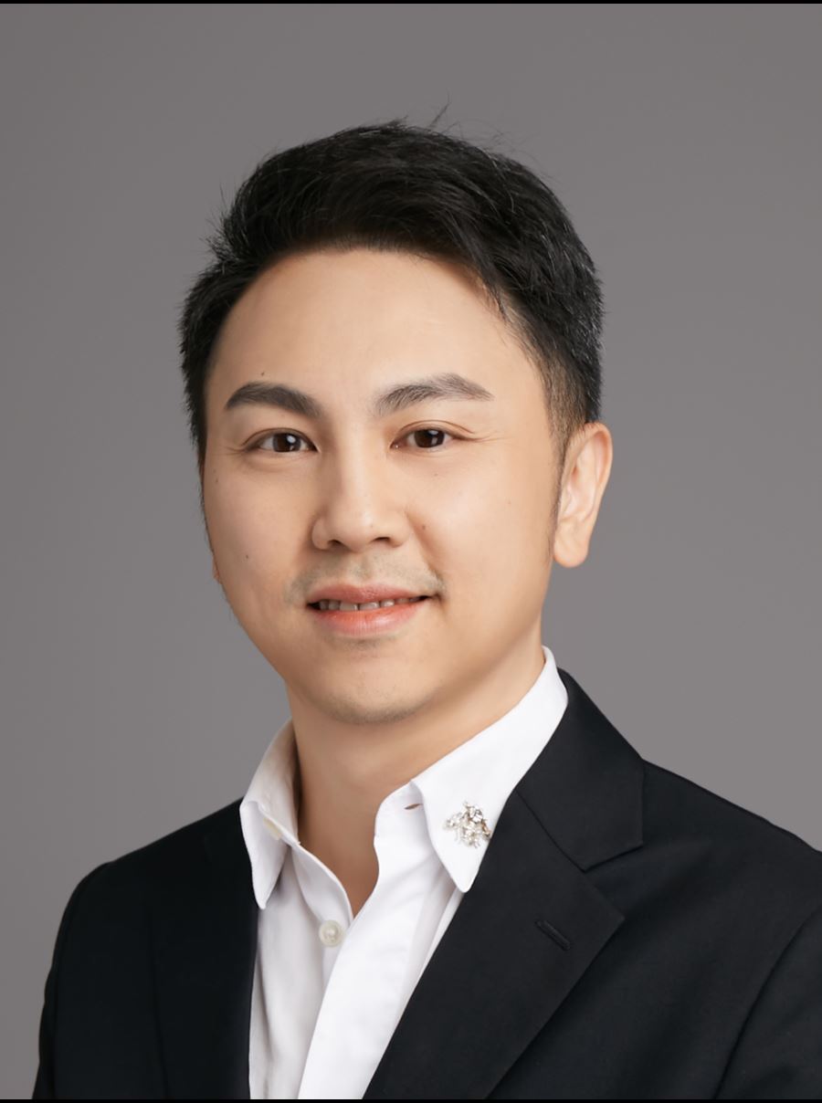 Chris Luo_1050x1400px