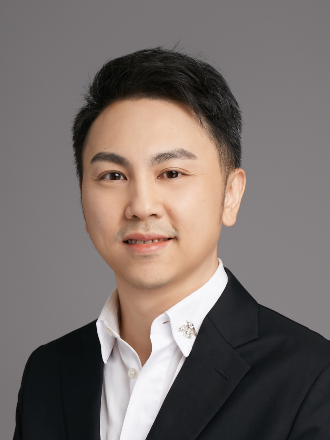 Chris Luo_1050x1400px