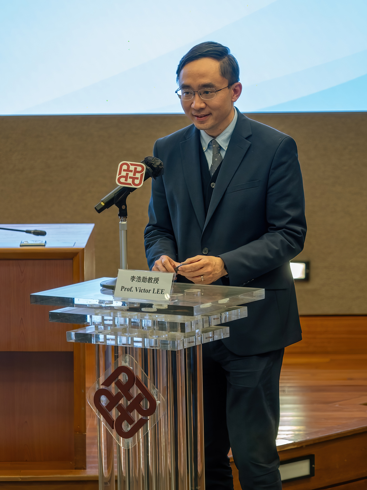 15_25OncologyConf208