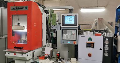 PMF_VerticalInjectionMoulding