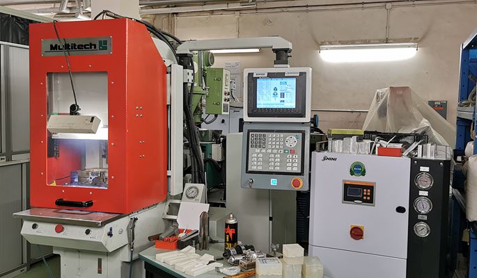 PMF_VerticalInjectionMoulding