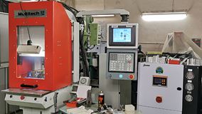 VerticalInjectionMoulding