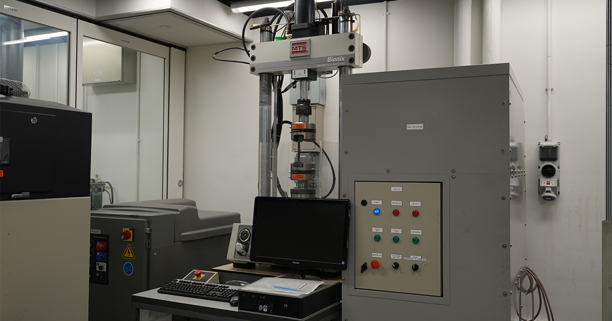 PMF_ServohydraulicUniversalTestingMachineforDestructiveCharacterization_1200x630
