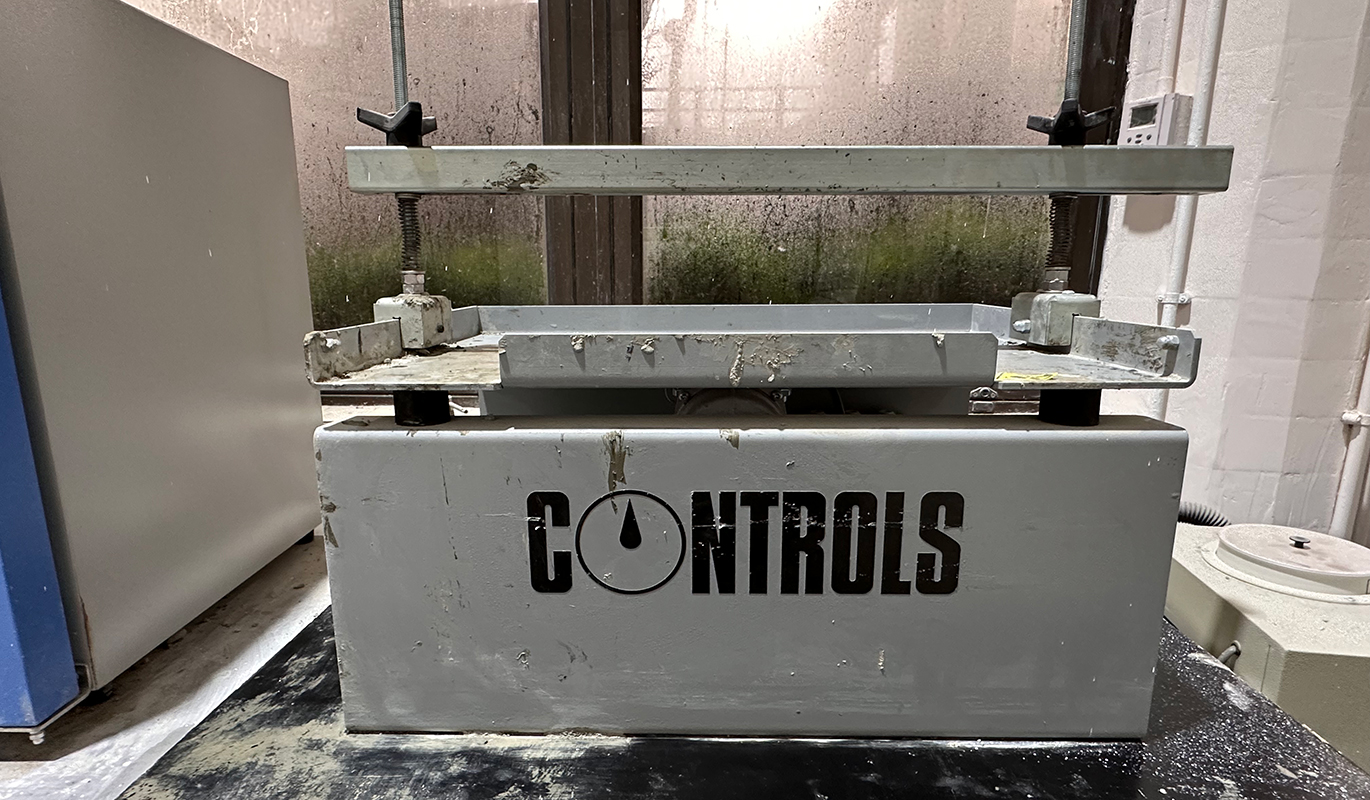 CNI_ConcreteVibratingTable