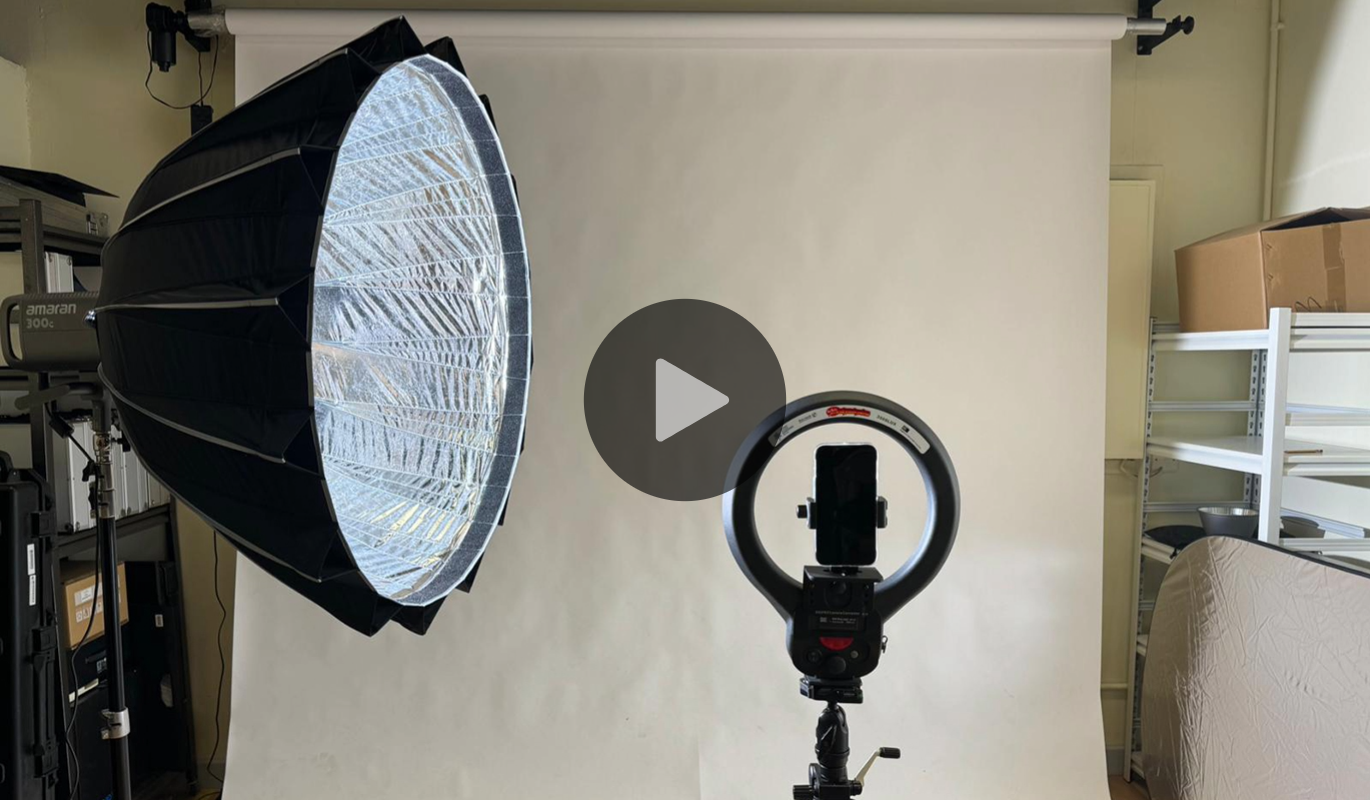 CXC_PhotoStudio_1370x800_Play Button