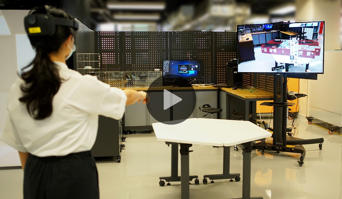 ENE_HoloLens_1370x800_Play Button