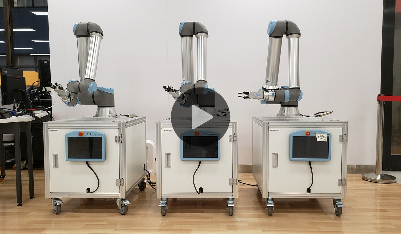 ICT_Cobot_1370x800_Play Button