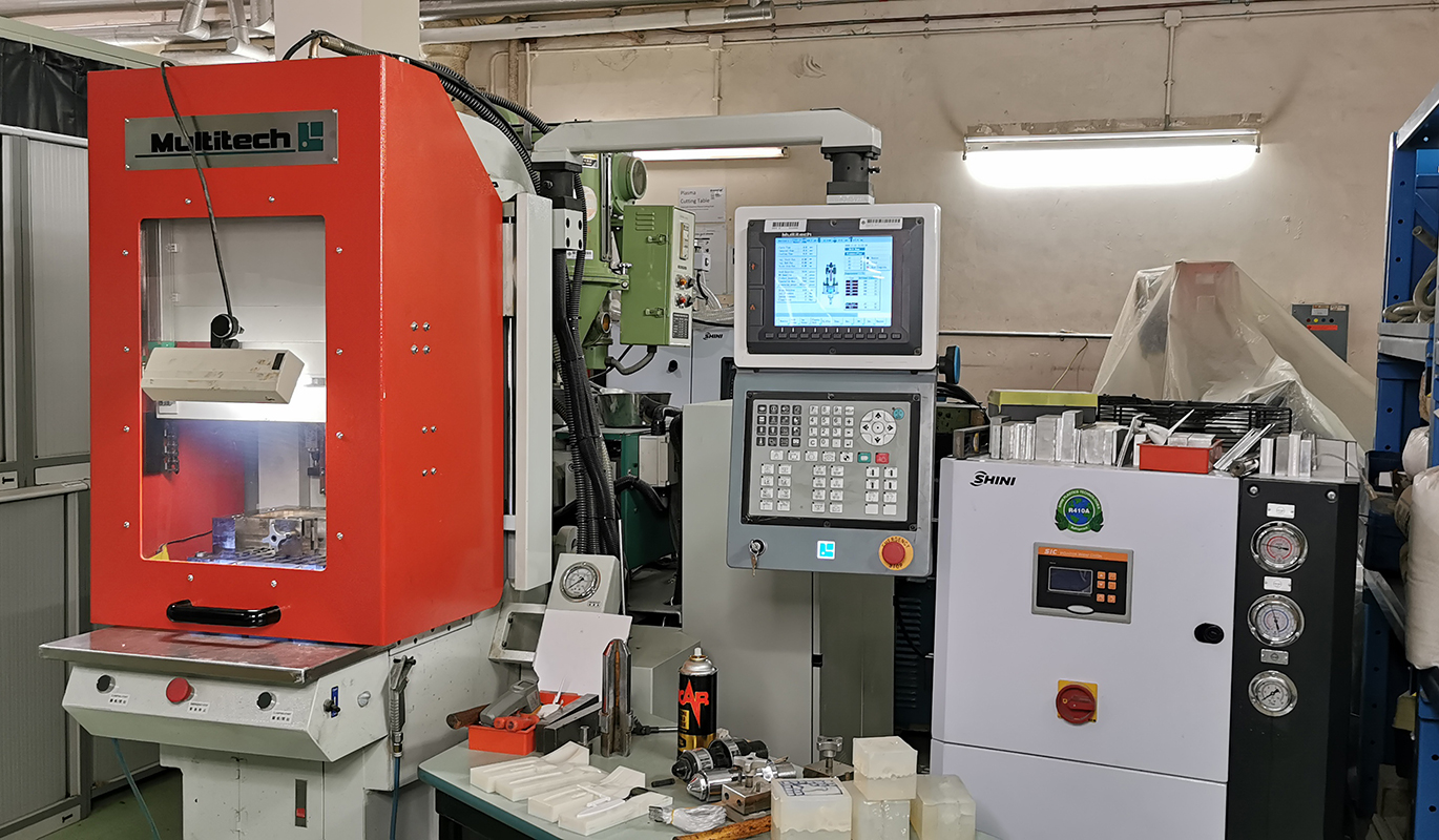 PMF_VerticalInjectionMoulding