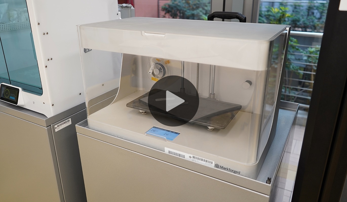SCN_MarkTwoFiberComposite3DPrinter_1370x800_Play Button