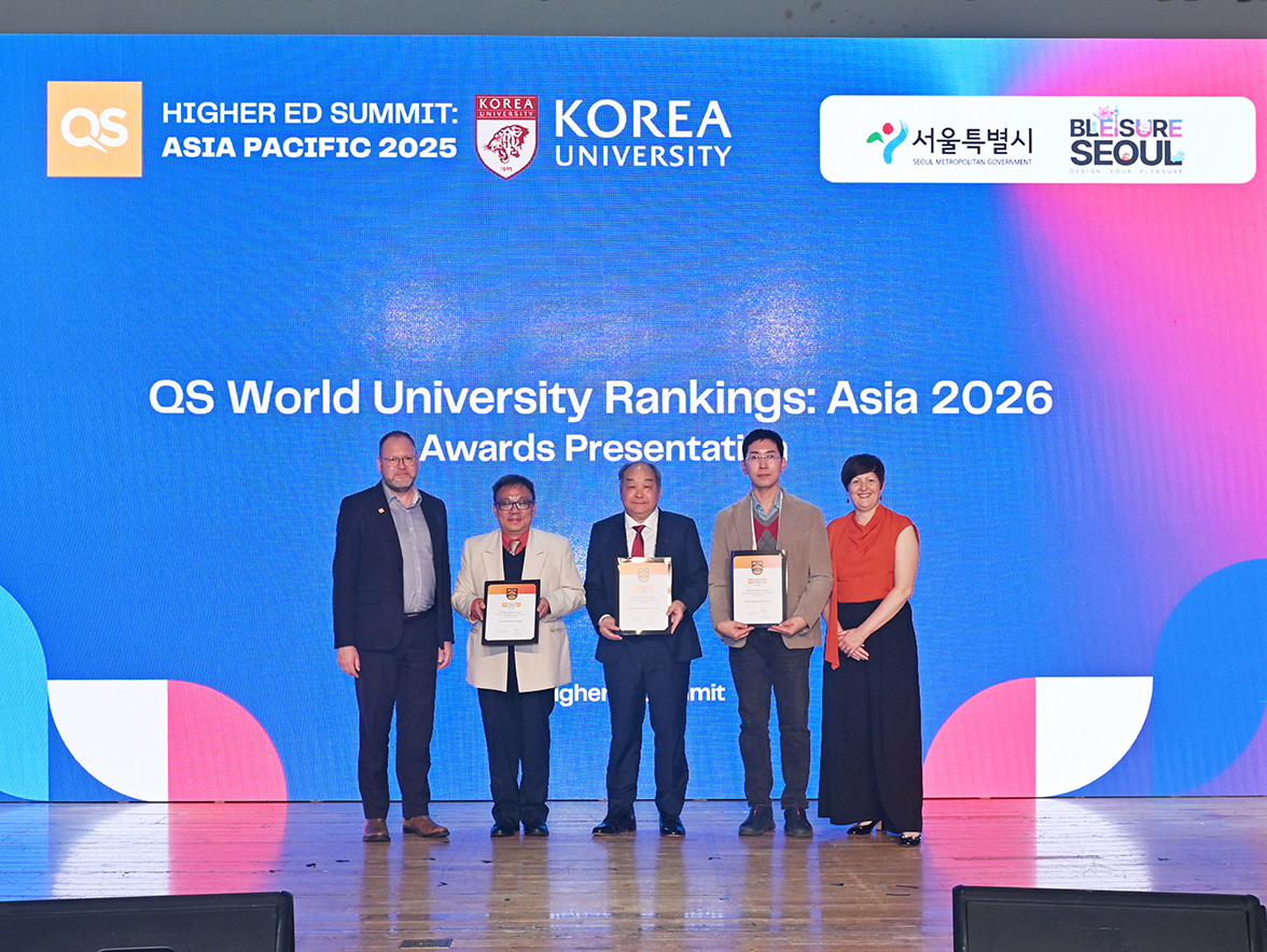2025Nov4_QS Higher Ed Summit_award 1